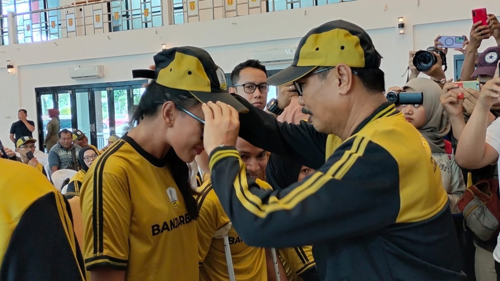 104 Atlet Disabilitas Banjarbaru Dilepas Menuju PEPARPROV Kalsel 2025